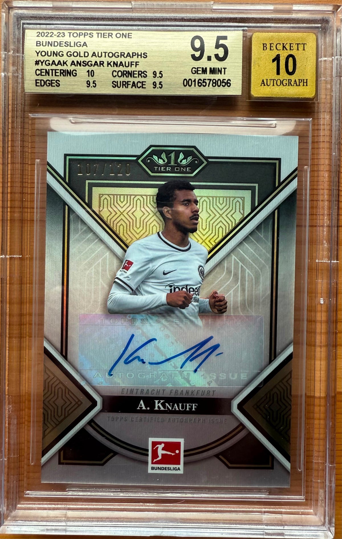 Beckett 9.5 Auto 10 2022-23 TOPPS TIER ONE
BUNDESLIGA
YOUNG GOLD AUTOGRAPHS #YGAAK ANSGAR KNAUFF 107/120